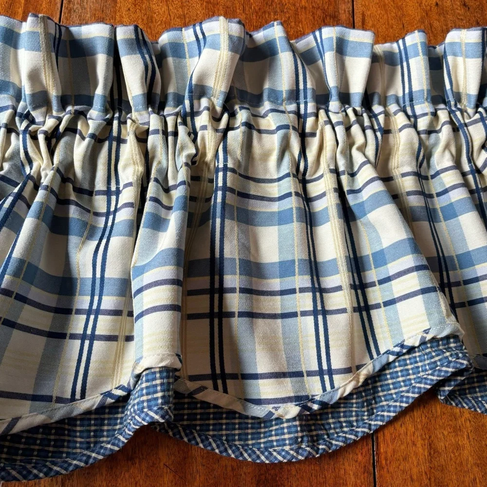 VTG Williamsburg Double Layered Scalloped Plaid Valance Blue Cream 72
